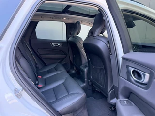 Volvo XC60 2.0 T6 Plug-in hybrid AWD Plus Dark Panorama|H/K Audio|Keyless / 12