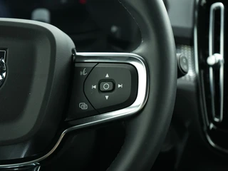 Volvo EX40 SINGLE MOTOR PLUS BLACK EDITION 70 KWH 100% SOH  | Trekhaak | Harman Kardon | Warmtepomp / 32