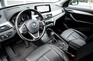 BMW X1 xDrive25e High Executive|1e EIGENAAR|STOELVERW.|AFN. TREKHAAK|HEAD-UP|ELEK. KLEP|CAMERA|LEDER / 46