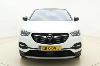 Opel Grandland X 1.6 Turbo 300pk Hybrid4 Elegance | Navigatie | Keyless | Camera | Parelmoer kleur | Electrische achterklep | Lichtmetalen velgen | AGR Comfortstoelen | Voorruitverwarming | Zwart dak / 8