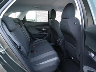 Peugeot 3008 1.2 PureTech Blue Lease Executive | Trekhaak | Navigatie | Climate control | Lichtmetalen velgen | Cruise control | Parkeersensoren achter | Apple carplay/Android auto / 14