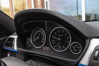 BMW 3-serie Touring 318i Centennial Executive M-sport | 2e eigenaar | HiFi audio | Navigatie | Bluetooth | Climate control | M-sportstuur | Cruise control | PDC | 18 inch | Trekhaak / 22