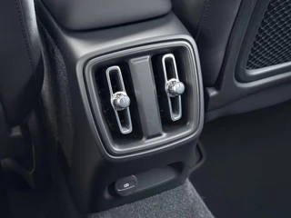 Volvo C40 Recharge Core 69 kWh SOH 93%|VOLVO DEALER ONDERHOUDEN| ACHTERUITRIJCAMERA| PANORAMADAK| STOEL + STUURVERWARMING| RIJKLAARPRIJS INCL. 12 MAANDEN BOVAG GARANTIE| / 23