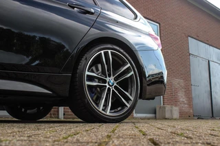 BMW 3-serie Touring 320i M Sport Edition | 2e eigenaar | NL auto | Camera | HiFi audio | Stoelverwarming | DAB | Head-up | Cruise control | LED | Park Assistant | PDC | Navigatie / 48
