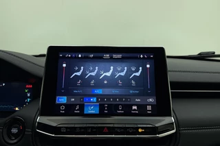 Jeep Compass 4xe 240pk Plug-in Hybrid Automaat S | Lederen bekleding | Navigatie | Trekhaak | Achteruitrijcamera | Electrische achterklep | Keyless | Stoel- en stuurverwarming | 19" Lichtmetalen velgen / 22