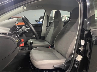 Volkswagen Up! 1.0 cross up! BlueMotion/ Nederlandse auto/ 5 deurs/ Parkeersensoren voor en achter/ Bluetooth / Airco / 10