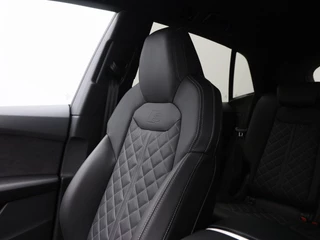 Audi Q8 60 TFSi e 490 Pk quattro S-Line Competition | Matrix Laser LED | Vierwielbesturing | B&O Audio | Valcona Leder | 22 Inch | Trekhaak | Head-Up | 20.328 Km!! / 42