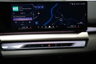 BMW 5-serie Touring 550e xDrive | INNOVATION / M SPORT PRO- PACK | PANORAMADAK | HEAD UP | STUURVERWARMING | 360 CAMERA | 20" / 50