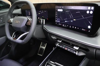 Audi Q3 1.5 272pk e-hybrid S edition Trekhaak Camera Keyless Panoramadak Stoelverwarming Virtual Cockpit Navigatie 2x S-Line / 4