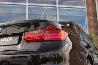 BMW 3-serie 316i Executive | Luxury Line | Sportstuur | Cruise control | Sportstoelen | Stoelverwarming | Climate control | Navigatie | Bluetooth | Regensensor | Lichtpakket | 18 inch | PDC / 42