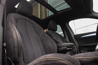 BMW X2 sDrive18i High Executive M-sport | 2e eigenaar | Driving Assistant | Panoramadak | 19 inch | Keyless entry | Head-up | Shadow line | HiFi audio | Stoelverwarming | Alcantara / 16