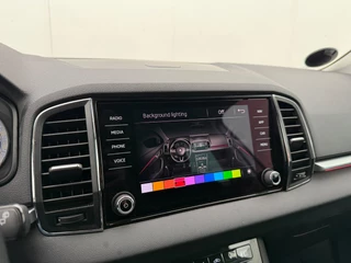 Skoda Karoq 1.5 TSI ACT Style | Adaptive cruise | Stoelverwarming | CarPlay | Camera | Parkeersensoren achter | Trekhaak / 24