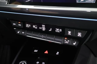 Audi Q4 e-tron 40 Launch edition S Competition 204pk 77 kWh SOH 87% Trekhaak Camera Leder Keyless Stoelverwarming ACC Panoramadak S-Line / 35