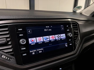 Volkswagen T-Roc 1.0 TSI Style Carplay Cruise Trekhaak NAP / 38