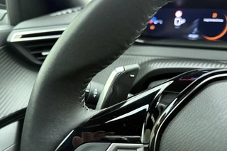 Peugeot 2008 1.2 Hybrid 145 Allure | Climate & Cruise Control | Parkeersensoren voor + achter | AppleCarplay/Android Auto | / 21