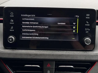 Skoda Kamiq 1.5 TSI 150 PK ACT Sport Business | Camera | Carplay | Stoelverwarming | Climate Control | Automaat / 26