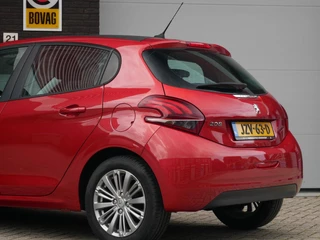 Peugeot 208 1.2 PureTech Signature Cruise| Navi+BT| / 18