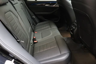 BMW iX3 High Executive 80 kWh Automaat  / Driving Assistant Professional / SOH 97% / Live Cockpit Professional / Trekhaak / Panoramadak / Adaptief Onderstel / Leder / Harman Kardon / Shadow Line / Head-Up Display / Adaptieve LED-koplampen / DAB / 20 Inch / 20