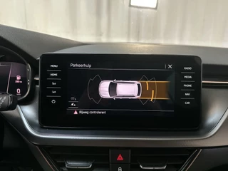 Skoda Kamiq 1.0 TSI 110pk Business Edition LED Stoelverwarming Navigatie Parkeersensoren Virtual Cockpit / 9