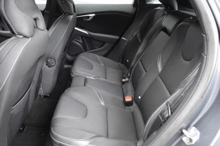 Volvo V40 1.6 T3 MOMENTUM NAVI / PDC / STOEL VERW. / TREKHAAK / 30