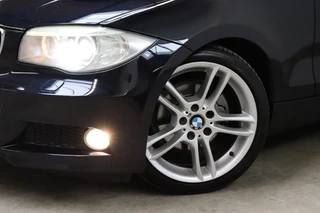 BMW 1 Series Cabrio 118i High Executive M Sport Pakket  / Navigatie Professional / Xenon / Leder / Hifi / Stoelverwarming / Climate Control / Lichtpakket / Windscherm / 18 Inch / Cruise Control / Bluetooth / 10