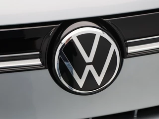 Volkswagen Multivan 1.4 eHybrid L2H1 Style 7-Persoons | Panorama dak | Stoelverwarming | Adaptive Cruise | Trekhaak | Camera | CarPlay | Climatronic | 17 Inch | 21.560 Km !! / 14