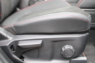 Ford Kuga 2.5 PHEV ST-Line X  | Panoramadak | Trekhaak | B&O | Winterpack / 47