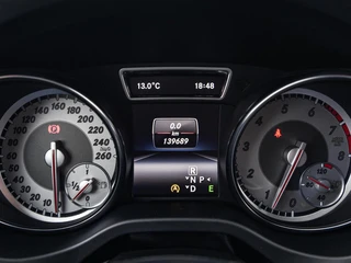Mercedes-Benz CLA-klasse Shooting Brake 200 OrangeArt AMG Night Edition 156 PK | Panoramadak | Bi-xenon | Camera | Stoelverwarming | Navigatie | 18" / 16