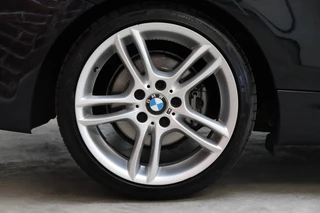 BMW 1 Series Cabrio 118i High Executive M Sport Pakket  / Navigatie Professional / Xenon / Leder / Hifi / Stoelverwarming / Climate Control / Lichtpakket / Windscherm / 18 Inch / Cruise Control / Bluetooth / 13