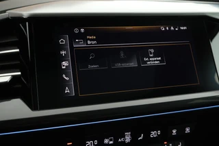 Audi Q4 e-tron 40 Launch edition S Competition 204pk 77 kWh SOH 87% Trekhaak Camera Leder Keyless Stoelverwarming ACC Panoramadak S-Line / 34