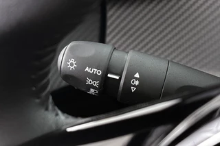 Peugeot 208 1.2 PureTech 75 Style / 35
