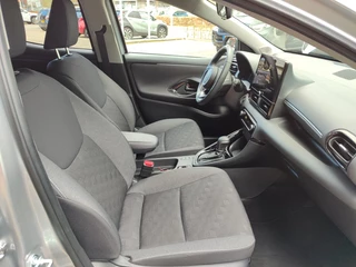 Toyota Yaris 1.5 Hybrid 115 DYNAMIC NL-AUTO STOEL/STUURVERW BLIND SPOT PARK-SENSOREN NAVI CAMERA CLIMA AD-CRUISE APPLE/ANDROID KEYLESS 16'' LM-VELGEN / 10
