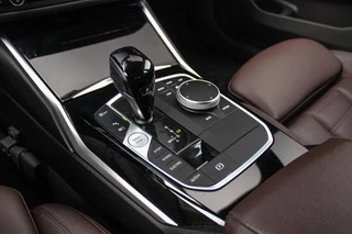 BMW 3-serie Touring 320e High Executive Sport Line | 1e eigenaar | NL auto | Driving Assistant | HiFi audio | LED | 18 inch | Stoelverwarming | DAB | Carplay | Navigatie | PDC / 30