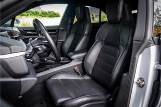 Porsche Macan 4 100 kWh  Pano Luchtvering Sport Chrono Matrix Passenger Display / 7