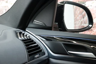 BMW iX3 High Executive 80 kWh Automaat  / Driving Assistant Professional / SOH 97% / Live Cockpit Professional / Trekhaak / Panoramadak / Adaptief Onderstel / Leder / Harman Kardon / Shadow Line / Head-Up Display / Adaptieve LED-koplampen / DAB / 20 Inch / 40