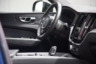Volvo XC60 T6 Plug-in hybrid AWD R-Design Panorama|H/K Audio / 11