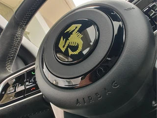 Abarth 500e SCORPIONISSIMA 42 kWh  SoH 94,12% !! | Alcantara sportstuur | Pano | Winterpakket / 25
