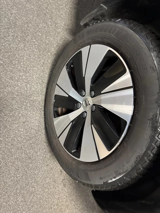 Volvo XC40 1.5 T5 Plug-in hybrid Plus Dark /pano/memory/navi/harman kardonc/camera / 29
