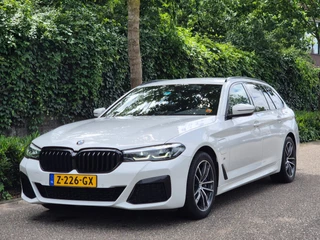 BMW 5-serie Touring 530e M Sport LED CarPlay Elek. Stoelen 100% dealer onderhouden 530e Business Edition Plus / 5