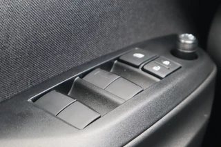 Toyota Yaris HYBRID 115 FIRST EDITION STOEL/STUURVERW DRAADLOOS-LADEN APPLE/ANDROID KEYLESS CLIMA AD-CRUISE 16" LM-VELGEN / 28