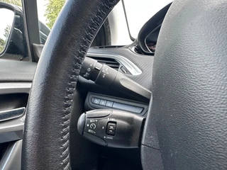 Peugeot 2008 1.2 Puretech Active Goed onderhouden ''Trekhaak - PDC - Infotainment '' / 17
