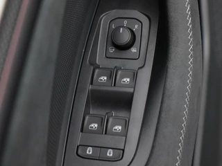 Škoda Kodiaq 1.5 TSi 204 Pk PHEV Sportline Business | Stoelverwarming | Trekhaak | 360 Camera | Panoramadak | Canton Audio | 20 Inch | 13.908 Km !! / 21