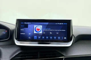 Peugeot 208 1.2 Hybrid 110 e-DCS6 Allure | Parkeersensoren | Appel Carplay/Android Auto draadloos | Climate Control | Cruise Control | Privacy Glass / 24