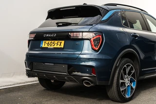 Lynk & Co 01 1.5 Plug-in Hybrid 262 Pk Zwarte hemel | Panoramadak | 75 km Elektrisch | 360 Camera | NL Auto | 20 inch. LMV | 1e Eigenaar / 30