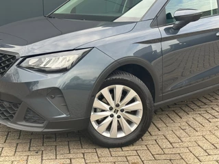 SEAT Arona 1.0 TSI 110pk Style * AUTOMAAT* Navigatiesysteem* Parkeercamera * Alcantara * / 19