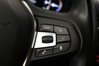 BMW X3 xDrive20i High Executive xLine Automaat  / Navigatie Professional / Leder / Trekhaak / 19 Inch / Adaptieve LED-koplampen / Stoelverwarming / Ambiance Verlichting / Parkeersensoren voor+achter / Sportstoelen / 34