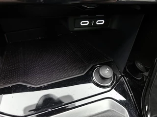 Volkswagen T-Roc 1.0 TSI R-Line | Camera | CarPlay | Adaptive Cruise | Digital Dash / 28