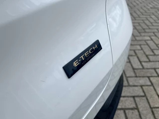 Renault Captur 1.6 E-Tech Full Hybrid 145 Techno  | Stoel+Stuurverwarming | Climate Control | Draadloze Telefoonlader | Camera + Sensoren | Two-Tone | Apple CarPlay/Android Auto / 42