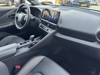 Toyota C-HR 2.0 Plug-in Hybrid 220 Première Edition PANODAK LEER 360° CAMERA JBL-AUDIO EL-STOEL STOEL/STUURVERW BLIND SPOT KEYLESS LED EL-ACHTERKLEP 19'' LM-VELGEN NL-AUTO / 5