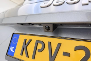 Jeep Avenger Summit 54 kWh | Camera | Apple carplay/Android auto | Voorruitverwarming | Climate control / 16